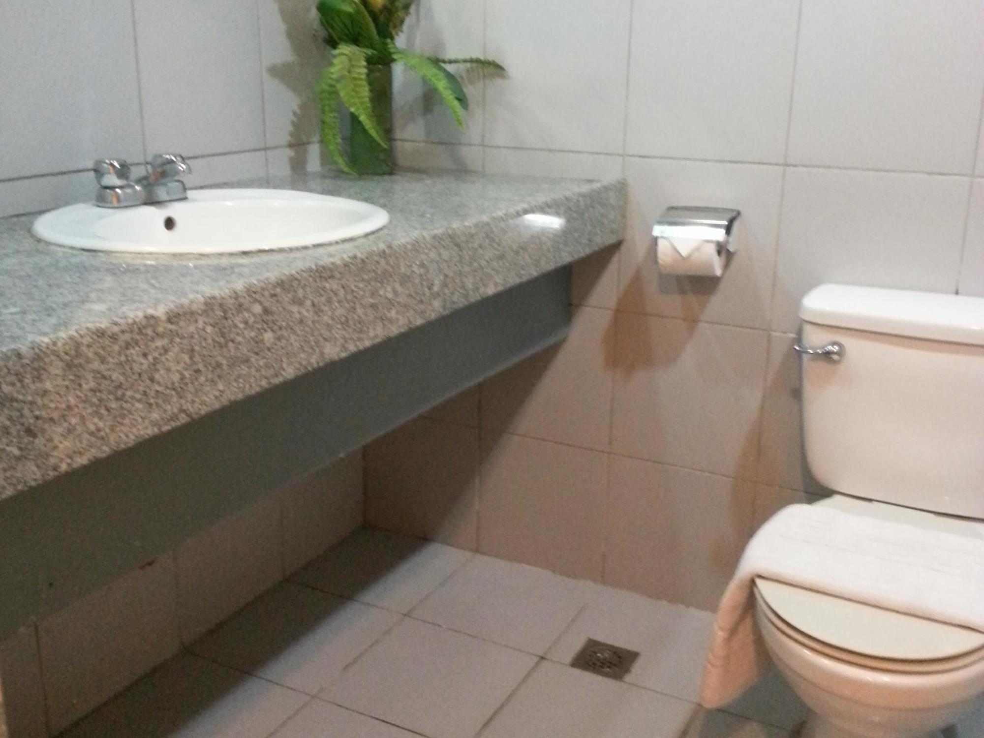 V Hotel Манила Экстерьер фото