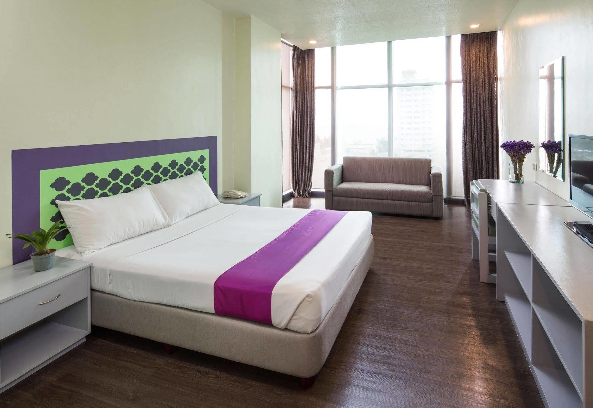 V Hotel Манила Экстерьер фото